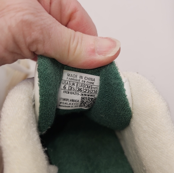 Reebok, Women's Size 6, White and Green Sneakers - Picture 9 of 9